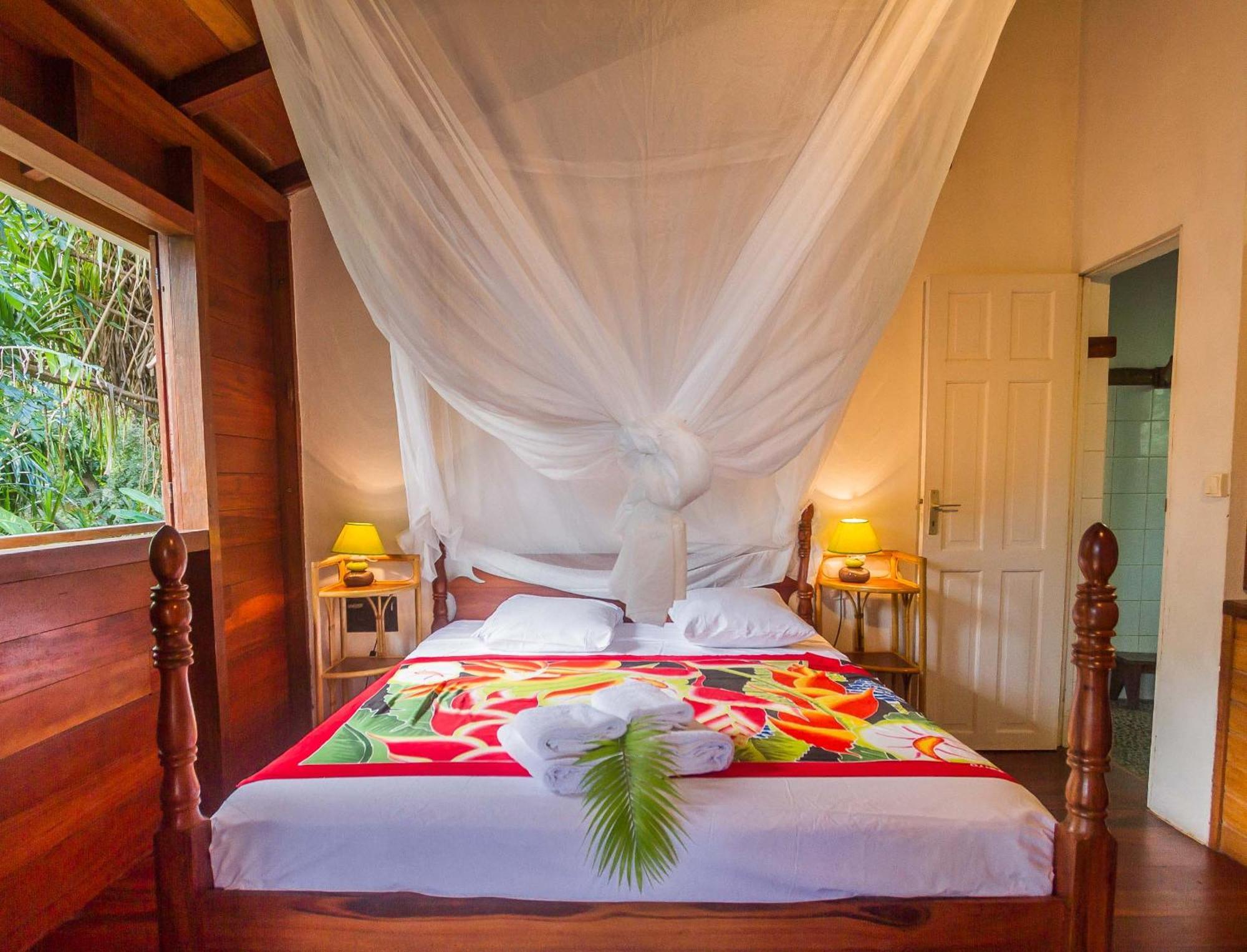 Ecolodges Karet Deshaies Extérieur photo