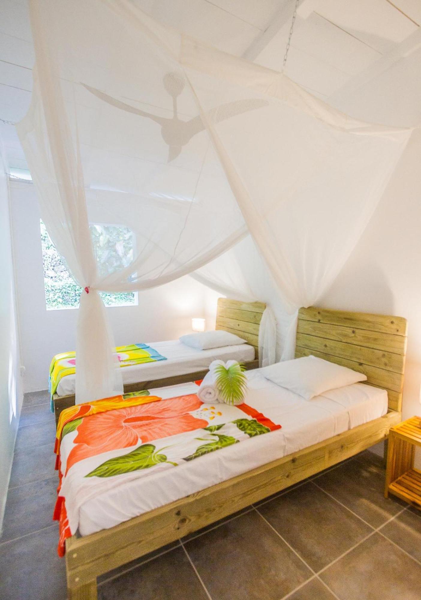 Ecolodges Karet Deshaies Extérieur photo