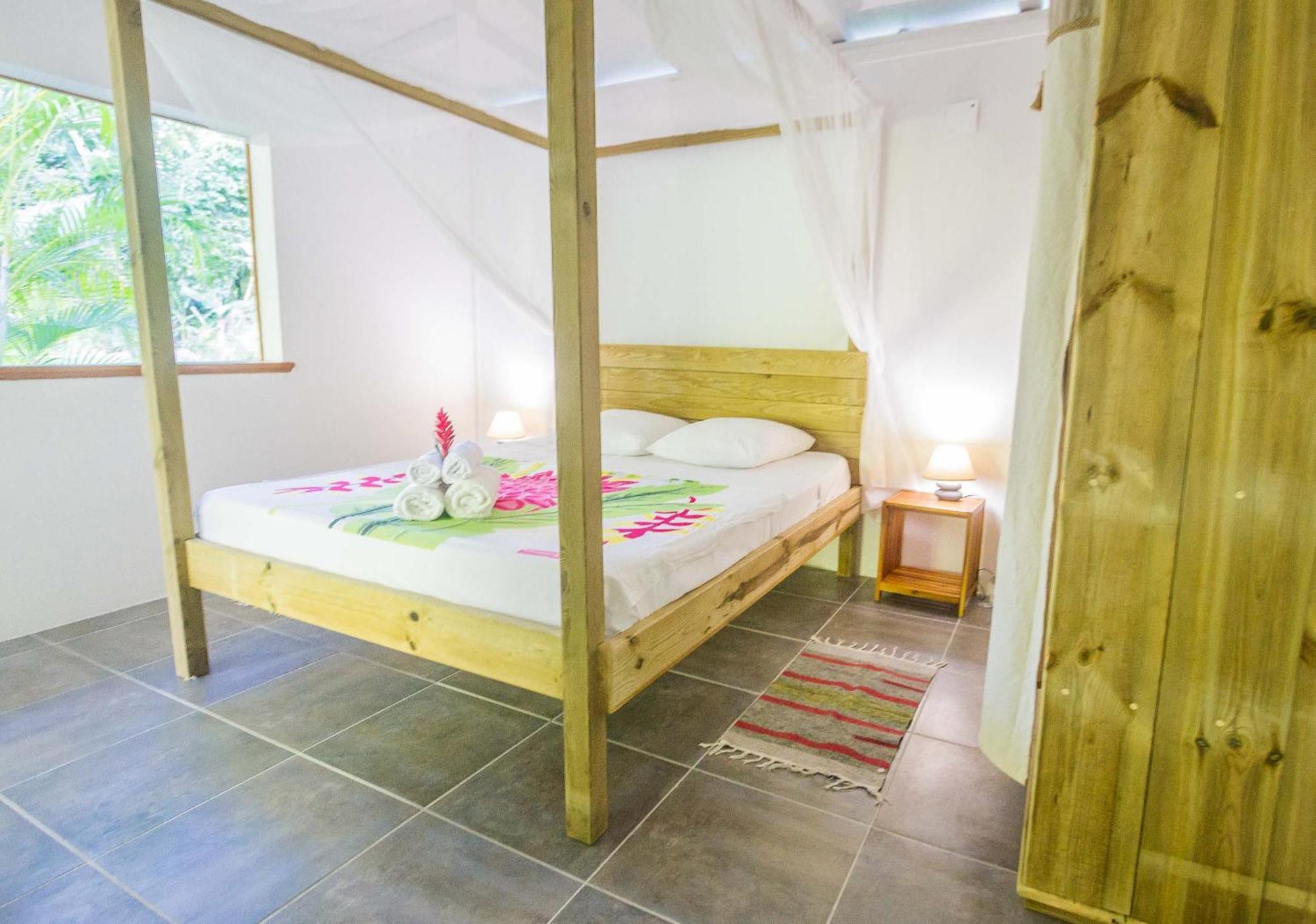 Ecolodges Karet Deshaies Extérieur photo
